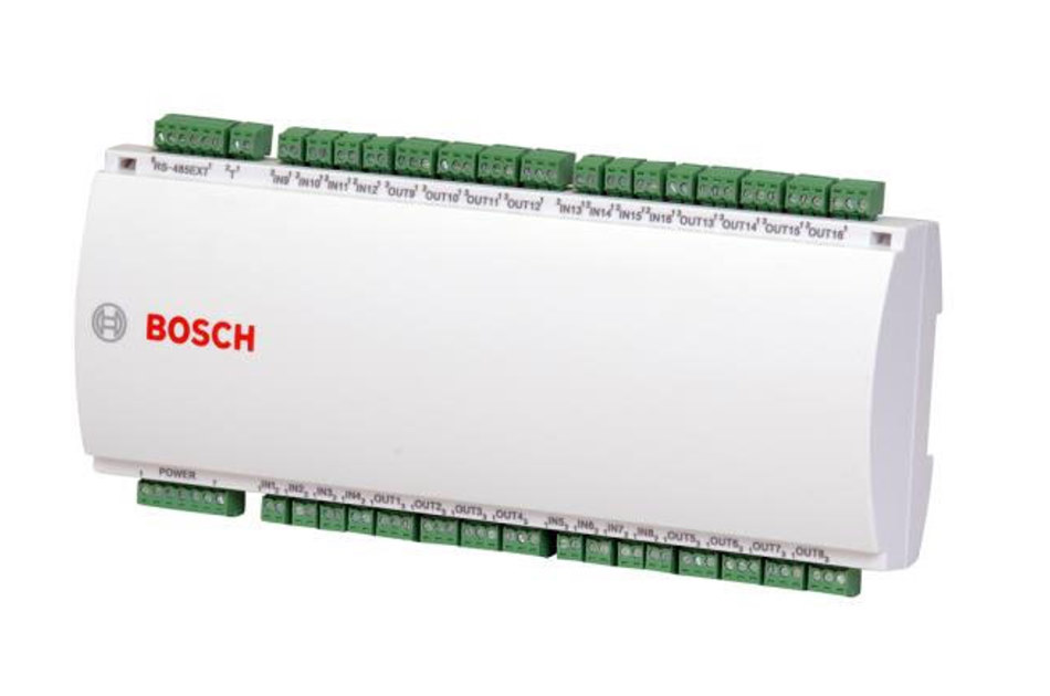 Ein weißes Bosch-Elektronikgerät mit zahlreichen grünen Anschlussklemmen.