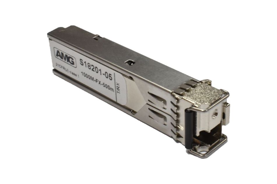 Ein SFP-Transceiver-Modul mit der Aufschrift "AMG S18201-05 1000M-FX-500m".